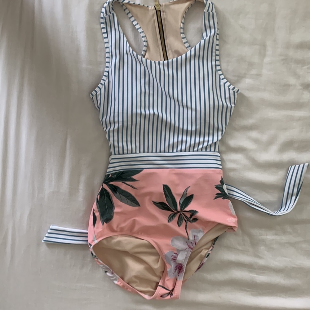 Albion Island Fever One Piece